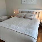 Stylish & Elegant 2-Br Townhouse In Wilston
