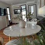Stylish & Elegant 2-Br Townhouse In Wilston