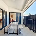 3Br Top Floor Apartment With Parking, Ev Friendly & Views Brisbane South