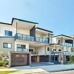 3Br Top Floor Apartment With Parking, Ev Friendly & Views Brisbane South