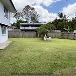 Comfortable Holiday Home Bne