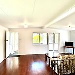 Comfortable Holiday Home Bne