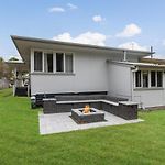 Acacia Ridge Cottage - Firepit, Kids Cubby, Games