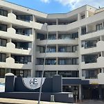 2Brm Apartment With Beautiful View In A Great Location Free Parking