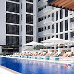 Central Brisbane 2Br Apt - Pool, Gym & Big Balcony M25