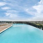 Central 2Br-2Ba Resort-Style Retreat In Hamilton M21