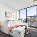 Riverfront 2 Bedroom Apt In Brisbane City With Parking