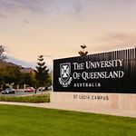 Walk To Uq Shops And Transit Great Value Studio