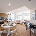 2 Beds Apt Walk To Shops And Trails 12 Mins To Cbd