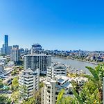Lovely 2 Bedroom Executive Apartment