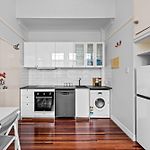 Stylish 1 Bedroom Studio Retreat In The Heart Of City