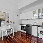 Stylish 1 Bedroom Studio Retreat In The Heart Of City