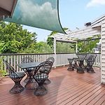 A Colourful Life 4Bed-2Bath-1Car - Queenslander