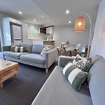 Location, Location, Location - Very Large Apartment