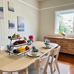 Stylish & Bright 3-Bdrs Family In Holland Park West