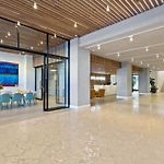 Modern 1 Bedroom With City Views Pool And Gym