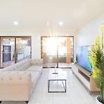 Palatial 4Br 2Ba Sunnybank Family Retreat