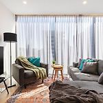 Lux Style Spacious 2 Bed 2 Bath Apt, Pool , Parking
