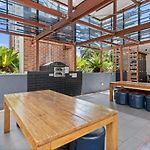 Unbeatable River And Cbd Views Pool 2Car And Prime Spot