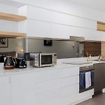 Chic City Escape 2Br Apt Near Convention Centre