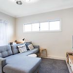 Modern Top Floor 2Br With Private Deck