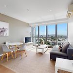 Cloud 17 Retreat - Meriton Soleil Private Apt 1B