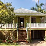 Bardon Oasis-Whole House & Great Deck To Yourself