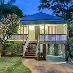 Bardon Oasis-Whole House & Great Deck To Yourself