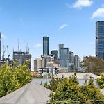 Spacious 3Brm Close To Gabba With Car Park & Wifi