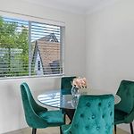 Stylish 2Brm Apt Close To Gabba With Parking & Wifi