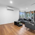 Peaceful And Convenient 4Br Family Modern Retreat
