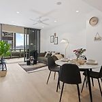 2 Bedroom Apartment In Queens Wharf