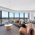 Stunning Sky Home With Endless Views, Pool & Parking