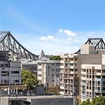 Stylish 2Br With Huge Gym, Infinity Pool And Parking