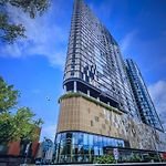 Entire Flat W Infinity Pool And 5M Walk To Fort Valley Station