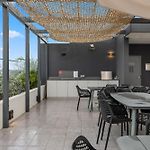 Boho Retreat Apartment - Walk To Gabba Stadium - Free Parking