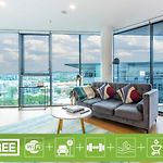Stunning Getaway One King Bed With Unlimited Wi-Fi