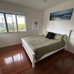 Hill Top 2-Bedroom Home With Charming View