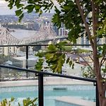 Fv Peppers Luxury City Apartment