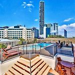 Brisbane Riverside Retreat