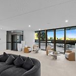 5 Star Queens Wharf 2Br 2Ba High Floor Epic Views C29