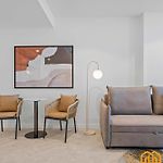 Qw Luxury River City Views