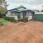 West Avenue Hideaway In Wynnum - 1 Bed And 1 Bath