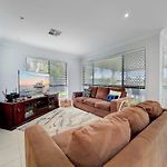 Spacious Family & Pet-Friendly Home On The Canal