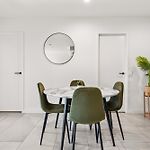 Luxe Newstead Pad With 65-Inch Tv, Balcony, Pool And Gym