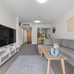 Leafy And Quiet 2Br - Close To Hospital With Parking