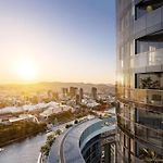 Lv 20 Private Luxury Apartment On Queens Wharf Residence