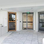 Luxury Apartment At Queens Wharf Tower