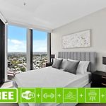 1 Bedroom Apartment With Stunning City Views Heart Of Brisbane