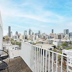 Spacious 2Bed 2Bath Apartment With City Views